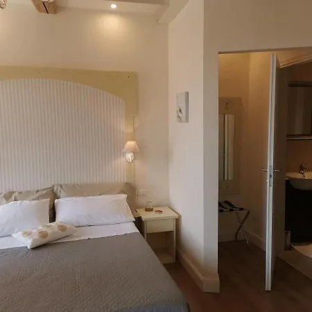 Ariediparma - Rooms&apartments בית הארחה פארמה