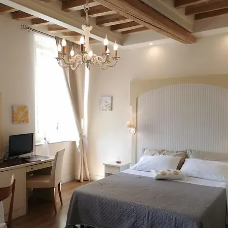 Ariediparma - Rooms&apartments 4* פארמה